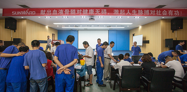 9888拉斯维加斯官网智能百余员工 冒雨争相献血
