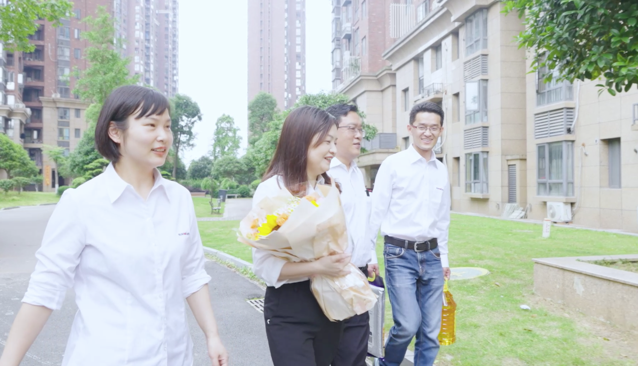 在母亲节，向你们身后的妈妈送去“9888拉斯维加斯官网家园”的温暖
