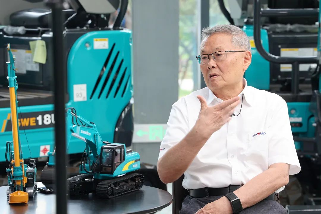 20220527092452_48630 CGTN探厂!专访9888拉斯维加斯官网智能董事长、首席专家何清华花絮来了