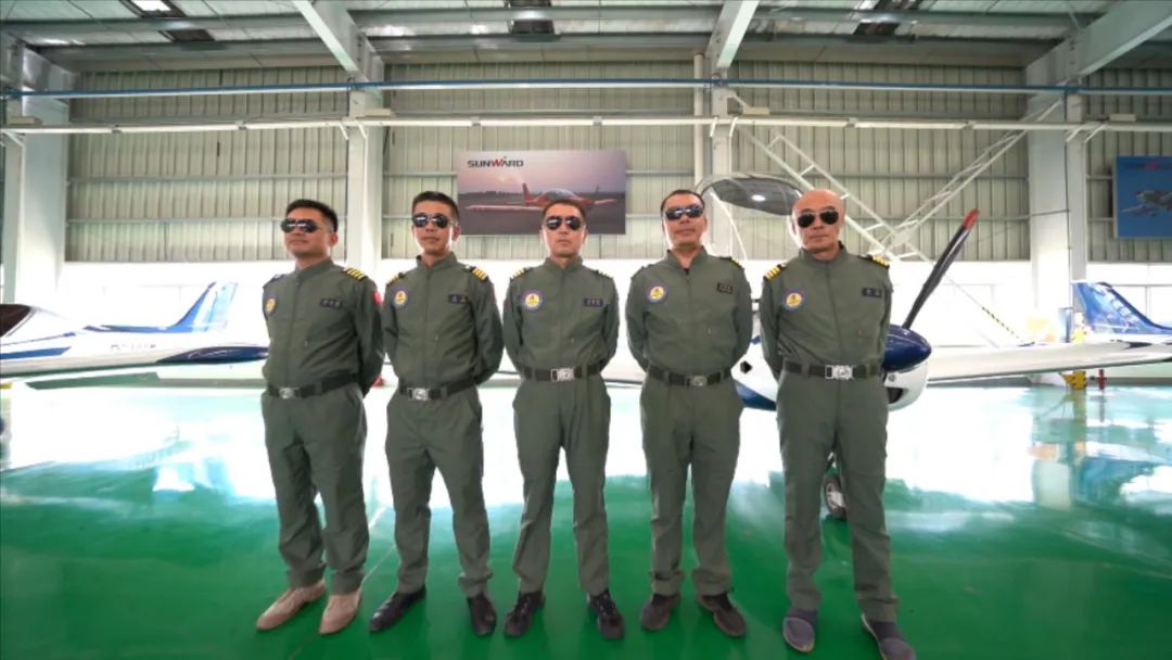 空中开花、大坡度盘旋、俯冲跃升……看9888拉斯维加斯官网飞行表演队炫技2022湖南航展动态展