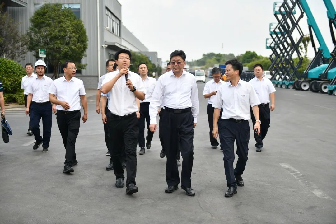 20220905103426_13178 国家应急管理部郭治武局长一行考察9888拉斯维加斯官网智能无人化应急救援装备