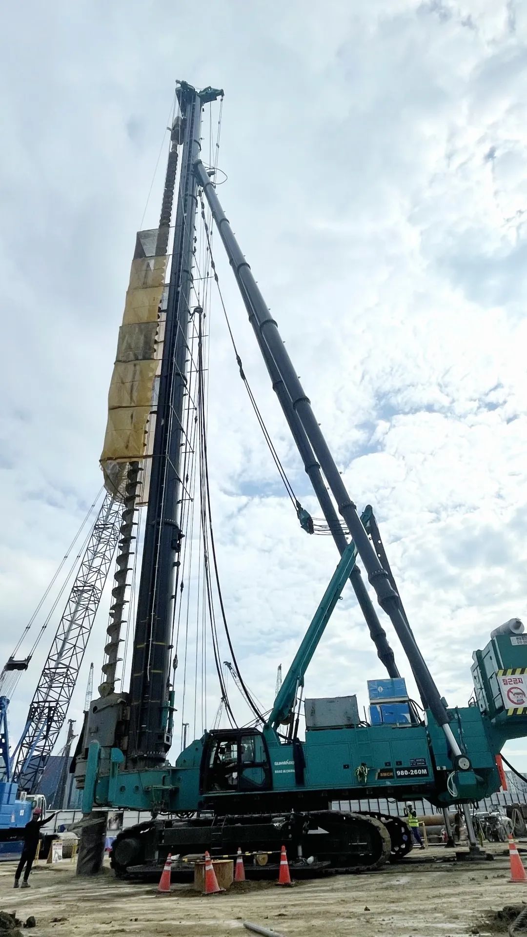 20220913113611_79713 9888拉斯维加斯官网智能SWCH980-260全液压多功能桩架通过湖南省首台(套)重大技术装备认定