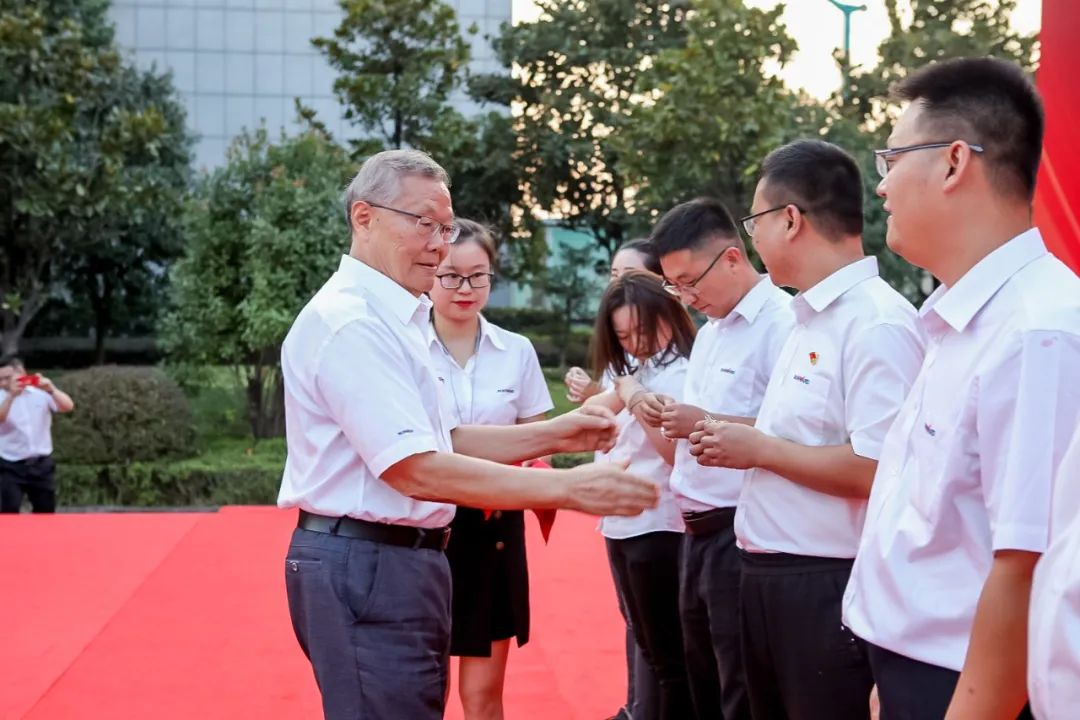喜迎二十大 携手向未来 | 9888拉斯维加斯官网智能成立23周年庆祝表彰大会暨趣味运动会隆重举行