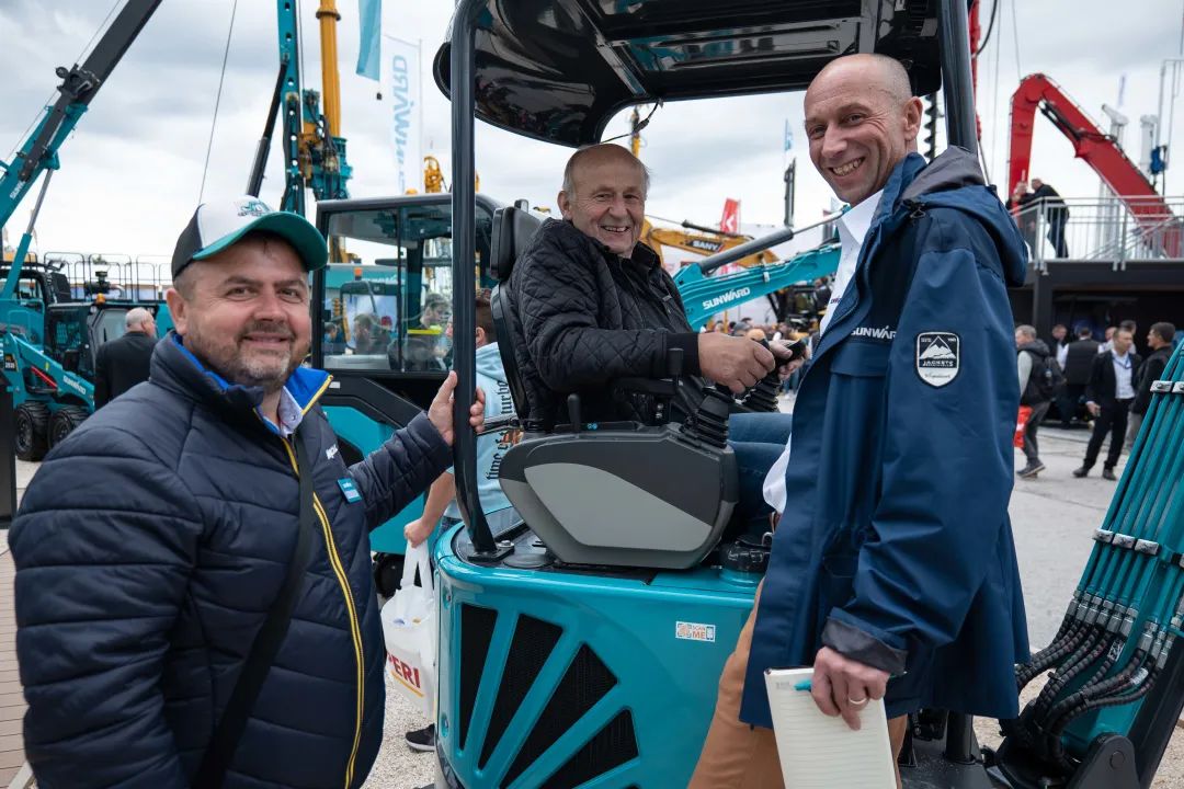 20221102092506_39726 Bauma 2022 | 一组火热现场图带您重温9888拉斯维加斯官网智能德国宝马展之旅