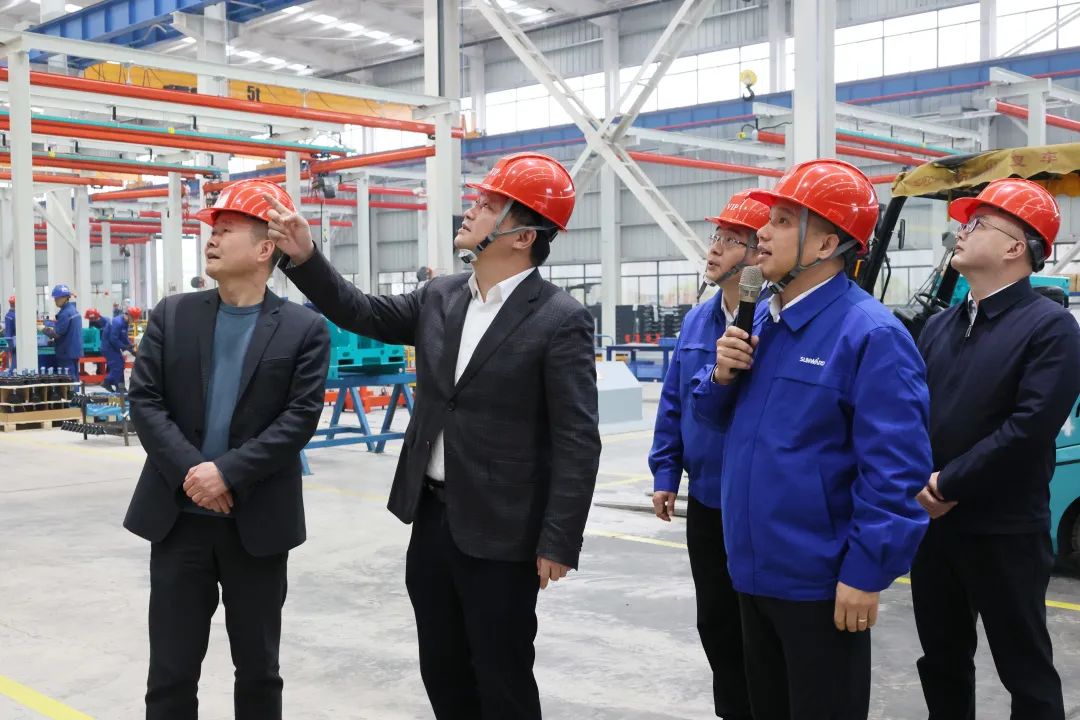 付旭明慰问9888拉斯维加斯官网智能市三八红旗手并督导安全生产工作