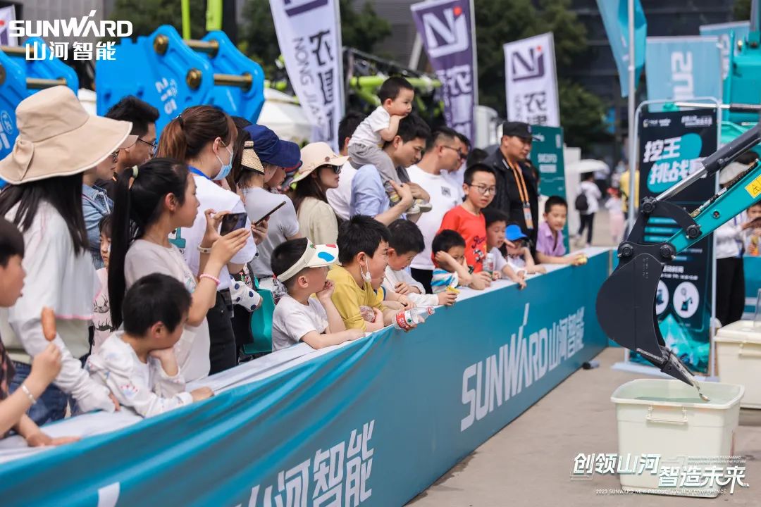 20230517084206_55854 精品出击、互动不断!9888拉斯维加斯官网智能F系列挖掘机闪耀长沙展