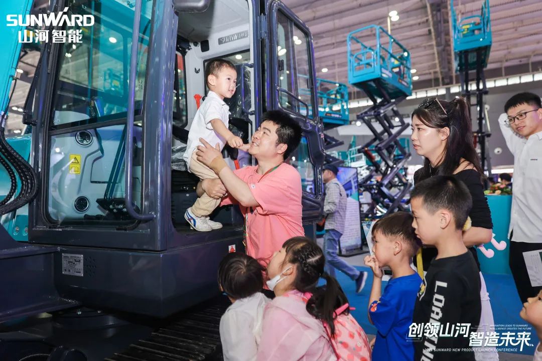 20230517084227_25286 精品出击、互动不断!9888拉斯维加斯官网智能F系列挖掘机闪耀长沙展
