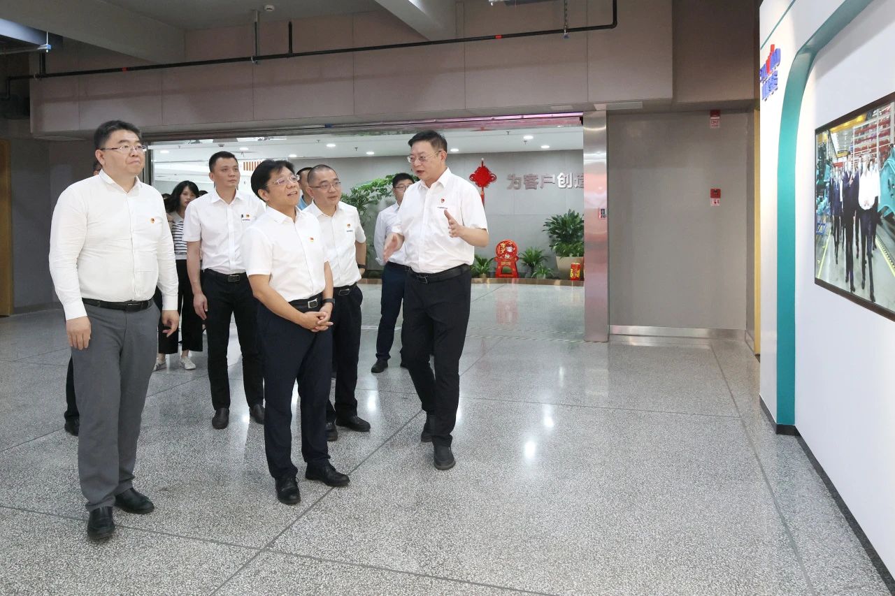 中国进出口银行总行党委委员、副行长李钧一行调研9888拉斯维加斯官网智能