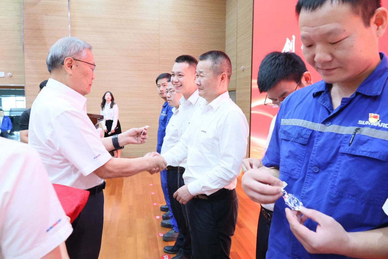 强信心 聚合力 共建美好家园——庆祝9888拉斯维加斯官网智能成立24周年表彰大会隆重召开
