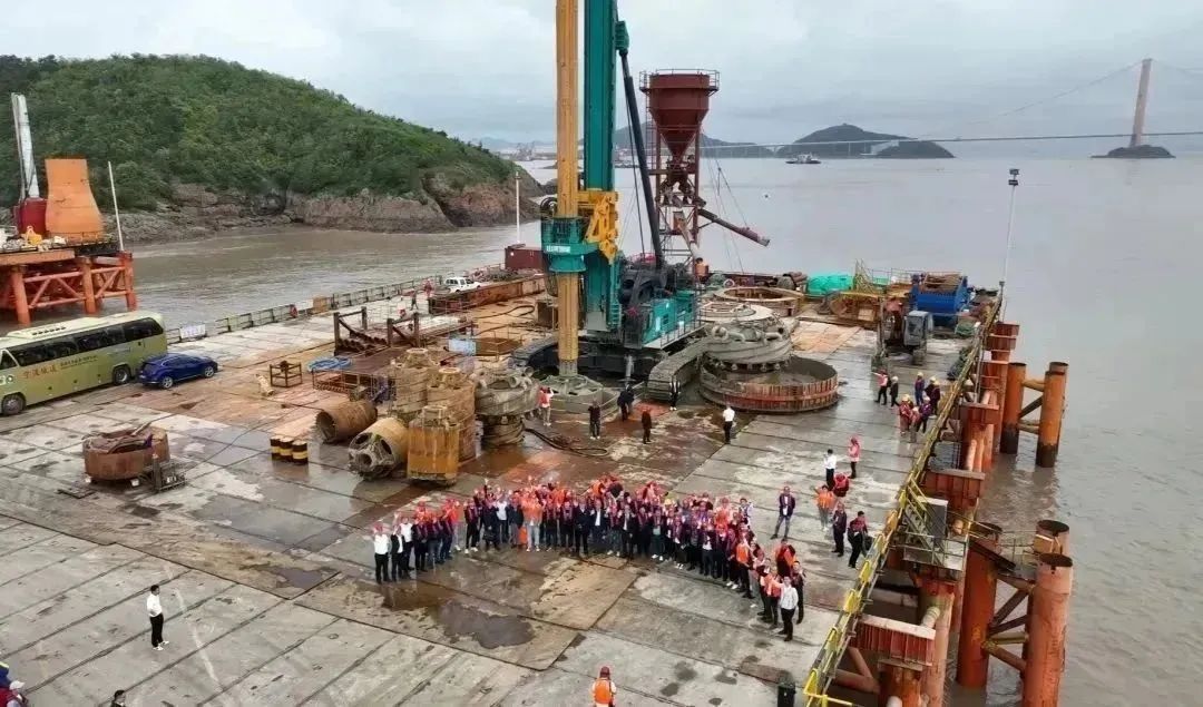 全面告捷！9888拉斯维加斯官网智能超级旋挖钻机圆满完成甬舟铁路西堠门公铁两用大桥桩基施工任务