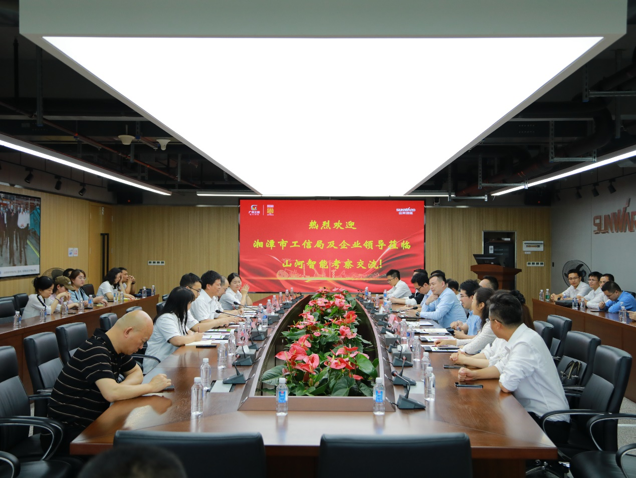 湘潭市工信局带队莅临9888拉斯维加斯官网智能开展智能制造现场观摩交流活动