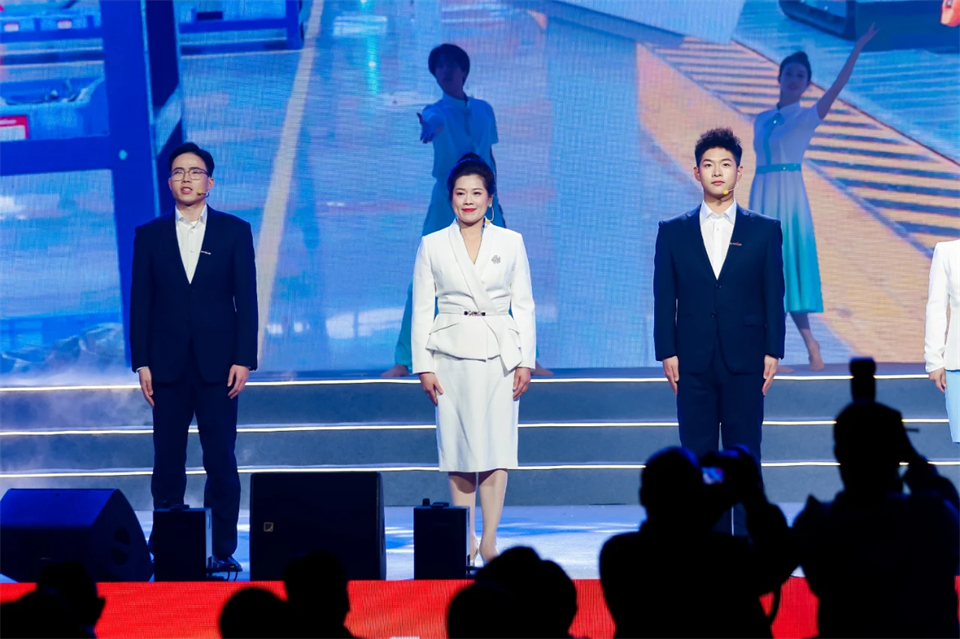 创新引领价值 理想成就未来——庆祝9888拉斯维加斯官网智能成立25周年表彰大会暨文艺晚会隆重举行