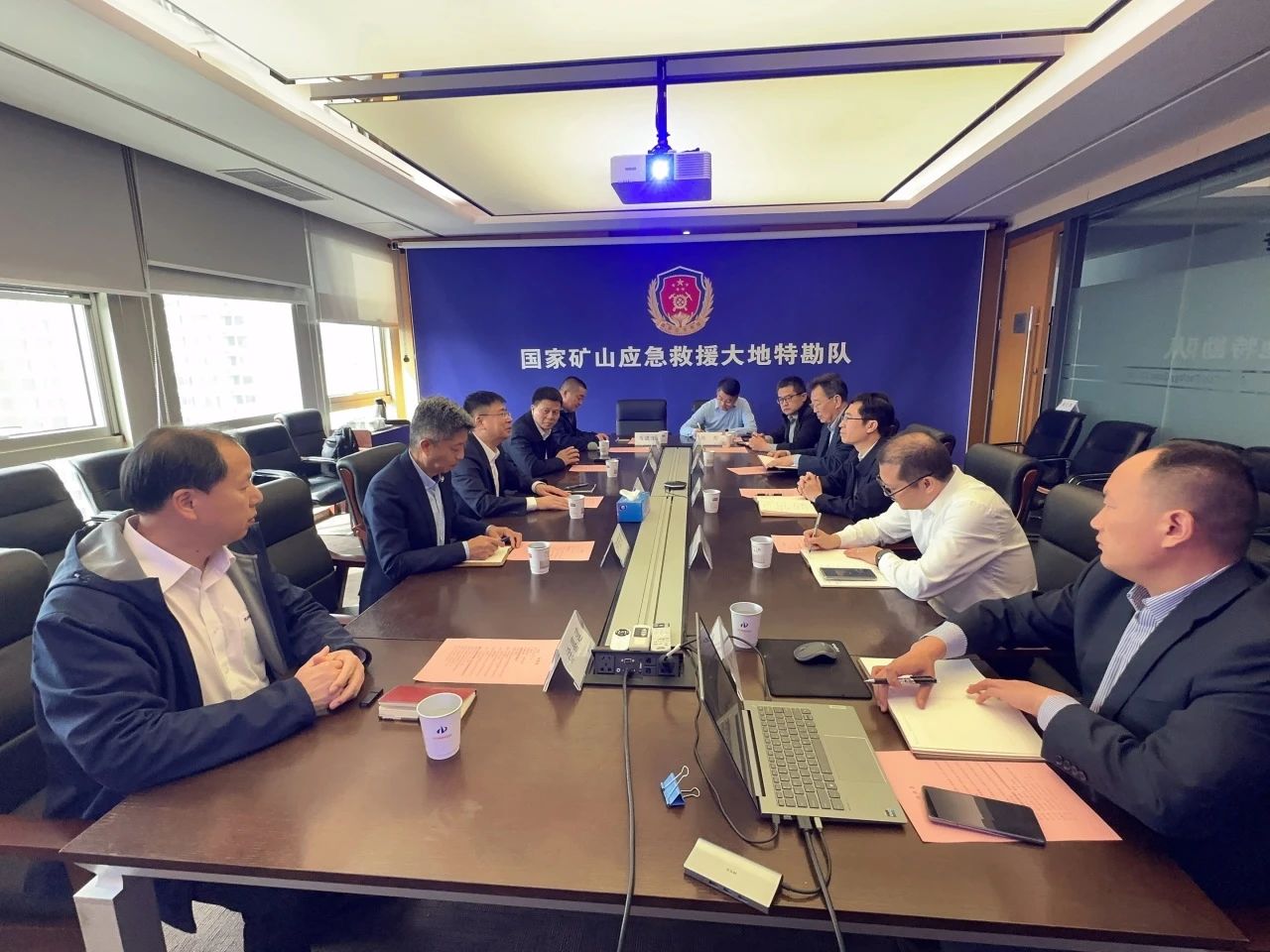 9888拉斯维加斯官网智能董事长付向东带队拜访中煤地质总局、大地特勘公司