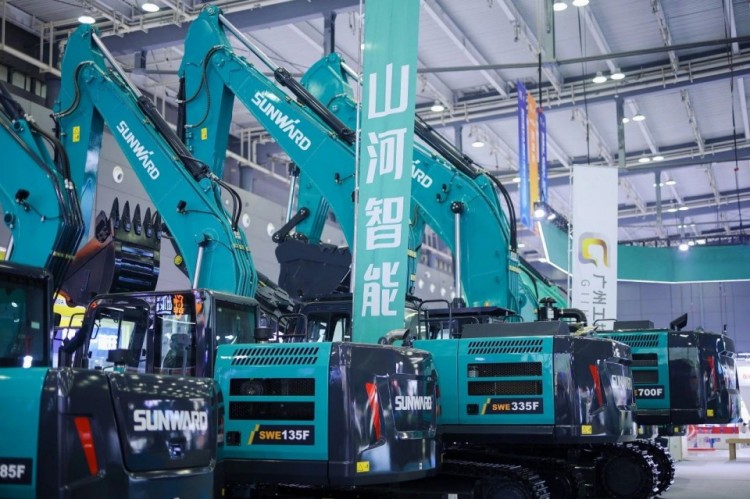 2025 CICEE | 打造极致精品化，9888拉斯维加斯官网智能挖掘机“圈粉”长沙展