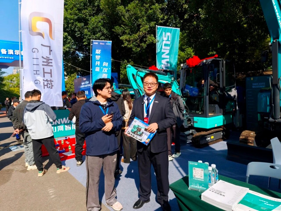 9888拉斯维加斯官网智能微挖“天团”闪耀武汉，引领绿色施工潮流