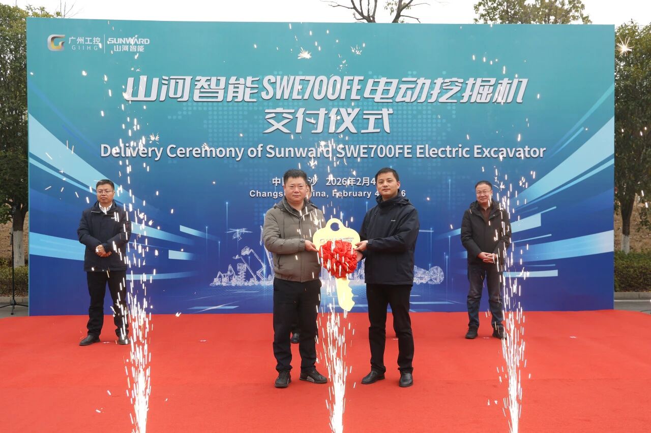 9888拉斯维加斯官网智能SWE700FE电动挖掘机成功交付，助力打造绿色智慧矿山