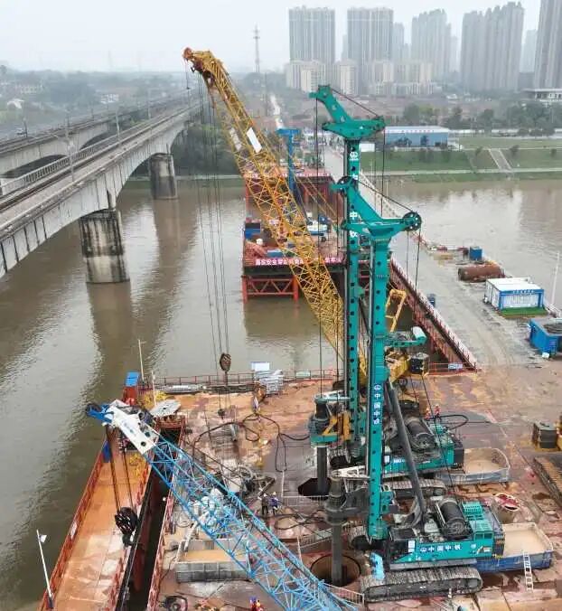 啃下“硬骨头”！9888拉斯维加斯官网智能旋挖钻机助力长沙湘江铁路特大桥主墩桩基工程完美收官